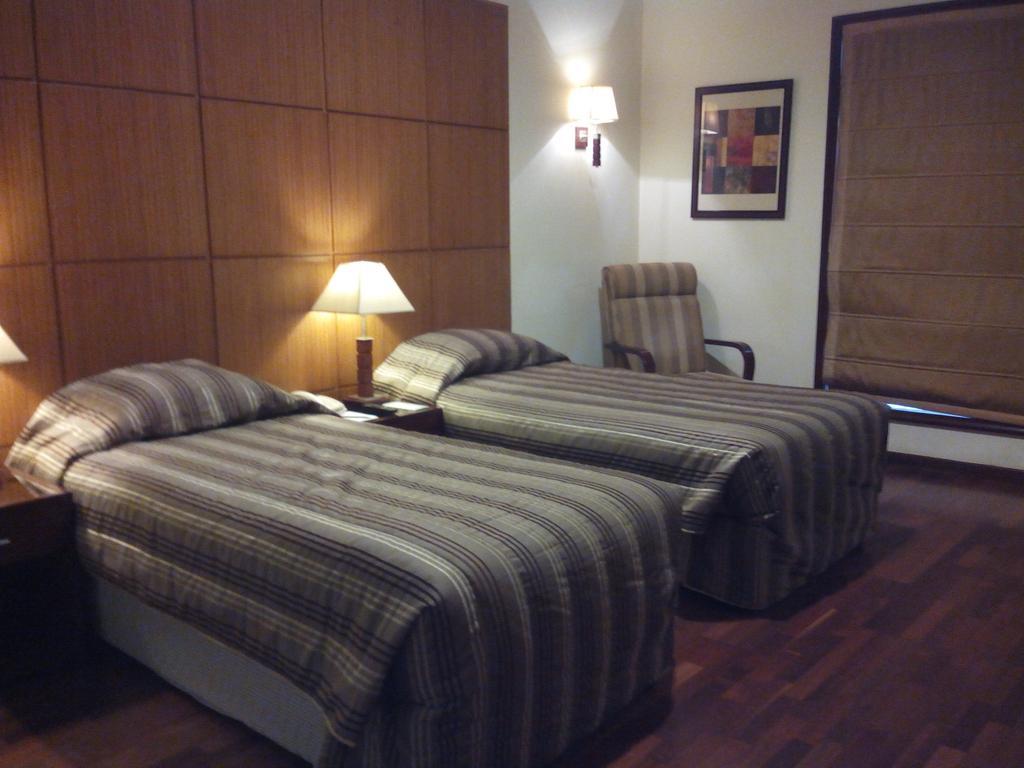 Hotel The Ocean Pearl Retreat Neu-Delhi Zimmer foto