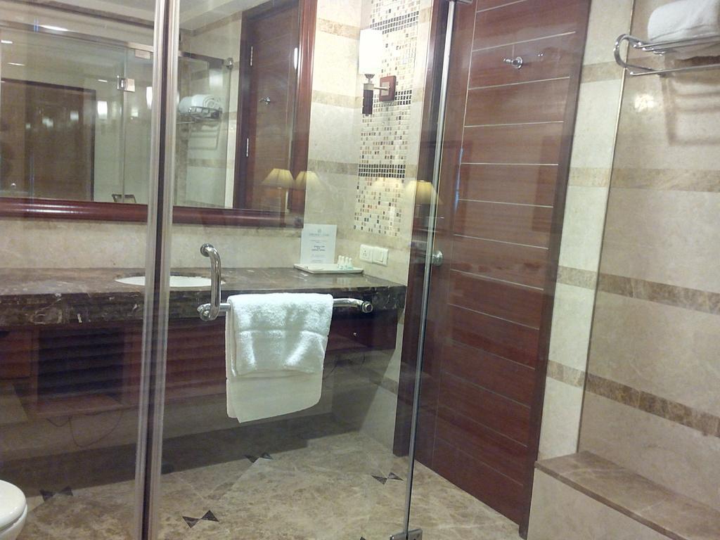 Hotel The Ocean Pearl Retreat Neu-Delhi Zimmer foto